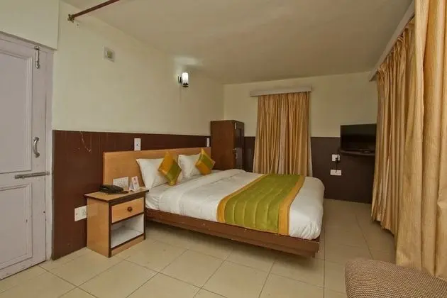 Goroomgo Charan Residency Manali