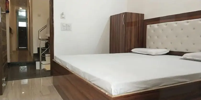 Goroomgo Double Tree Ghaziabad - Oda Manzaraları