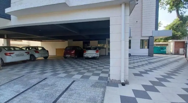 Goroomgo Hotel Gokul Grand Dehradun - İç Mekan