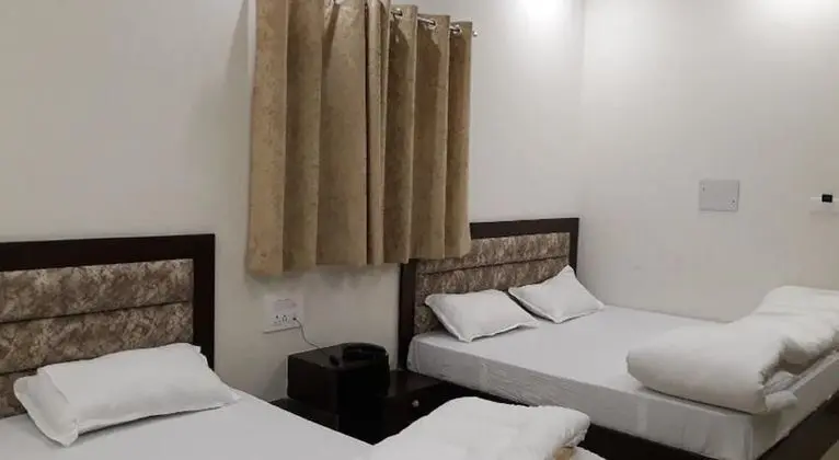 Goroomgo Hotel Gokul Grand Dehradun - Oda