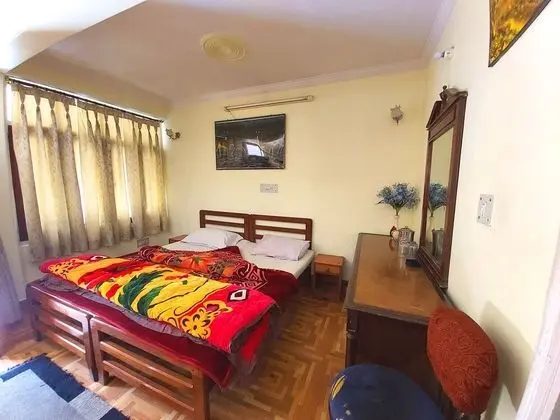 Goroomgo Kohinoor Mallital Nainital - Oda Manzaraları