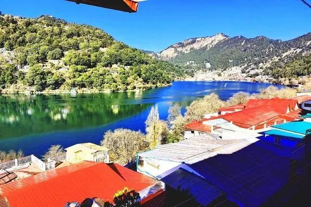 Goroomgo Lake View Mall Road Nainital - Oda Manzaraları
