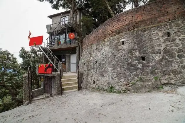 Goroomgo LongView Retreat Nainital