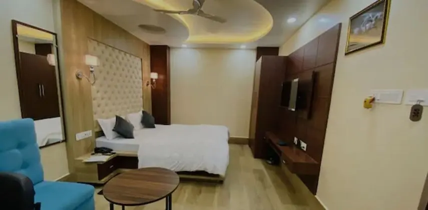 Goroomgo Maharaja Palace Kanpur - Oda Manzaraları