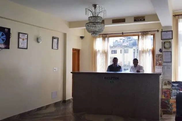 Goroomgo New Ambika Mall Road Manali - İç Mekan