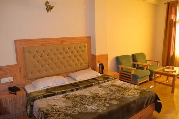 Goroomgo New Ambika Mall Road Manali - Oda
