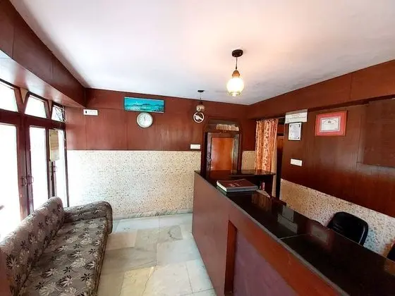 Goroomgo Oak Valley Inn Mall Road Nainital - Lobi