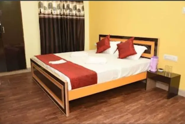 Goroomgo Hotel Paradise Varanasi