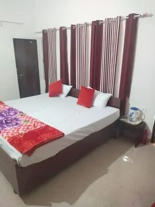 Goroomgo Hotel Paradise Varanasi - Oda