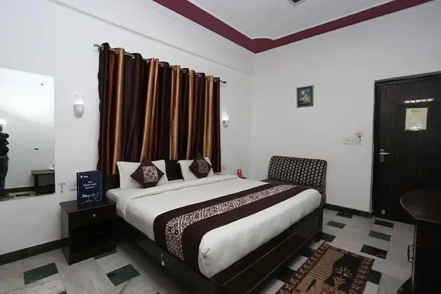 Goroomgo Hotel Priya Agra