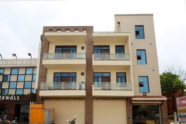 Goroomgo Pushpa Palace Mathura