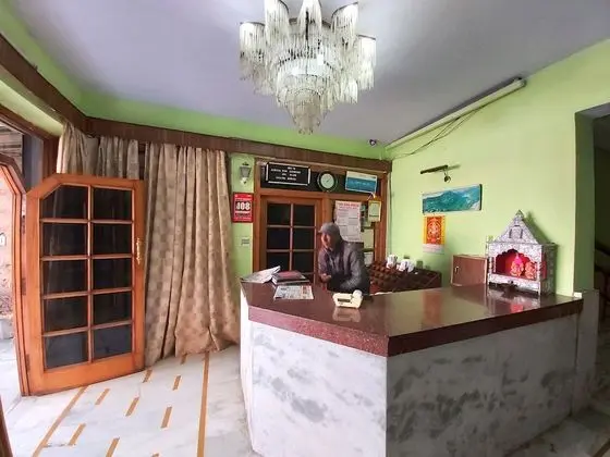 Goroomgo Radha Continental Nainital - Lobi