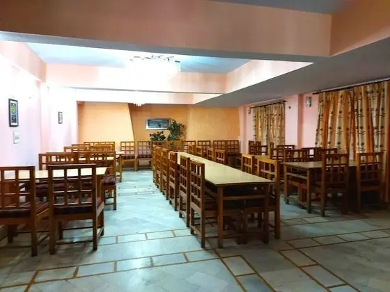 Goroomgo Radha Continental Nainital - Yerinde Yemek