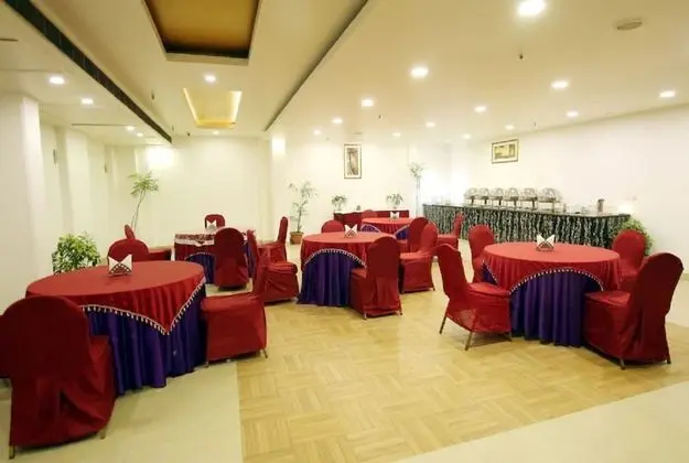 Goroomgo Rousha Inn Ghaziabad