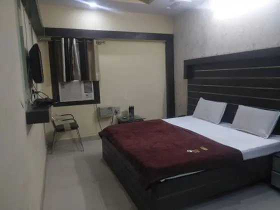 Goroomgo Samrat Lucknow