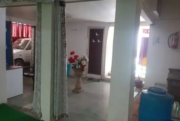 Goroomgo Sangita Paradise Nainital