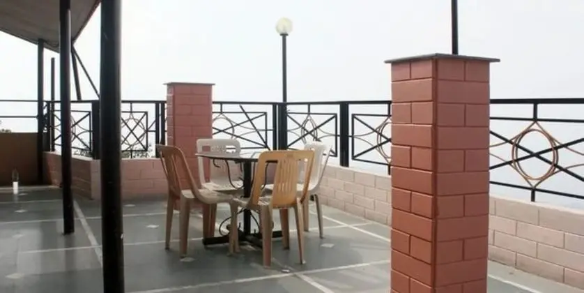 Goroomgo Sangri la Dalhousie