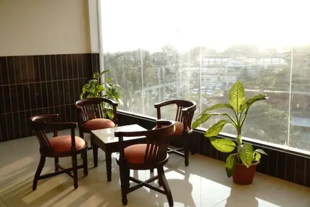 Goroomgo Hotel Vishnu Inn Dehradun - İç Mekan
