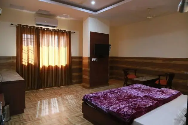 Goroomgo Hotel Vishnu Inn Dehradun - Oda Manzaraları