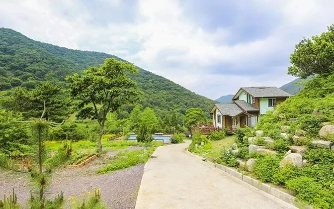 Goseong Gureumwiui Sanchaek Pension