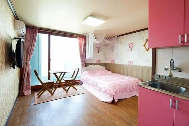 Goseong Naiaseu Pension