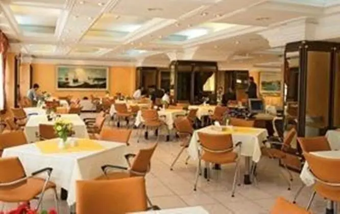 Gostaresh Tabriz Hotel - Yeme / İçme