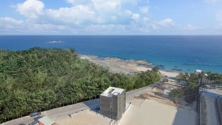 Gosung Belossi Ayajinkidspoolvilla