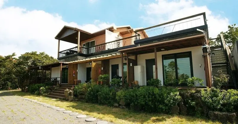 Gotjawal Geomun Oreum Pension