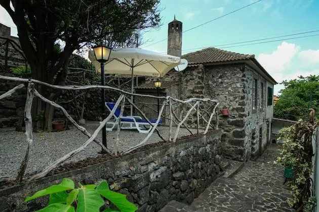 Gouveia Cottage by Analodges