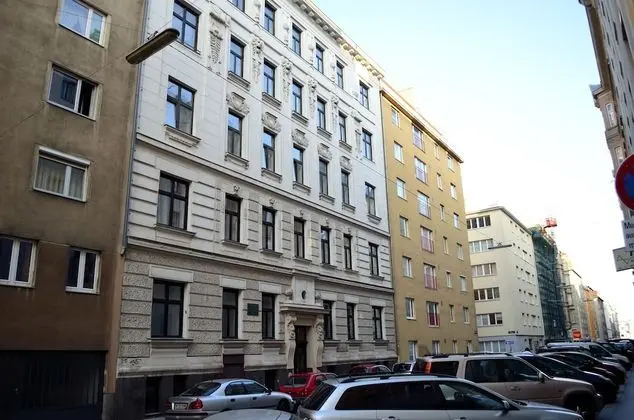 GoVienna Belvedere Apartment