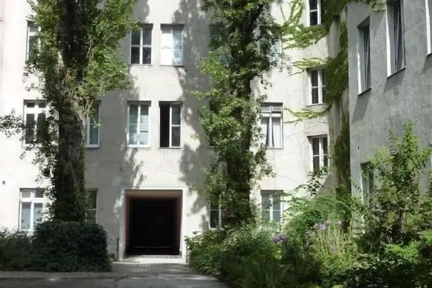 GoVienna Small Modern Apartment - 1