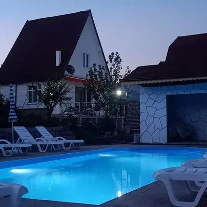 Gözde White House - Genel