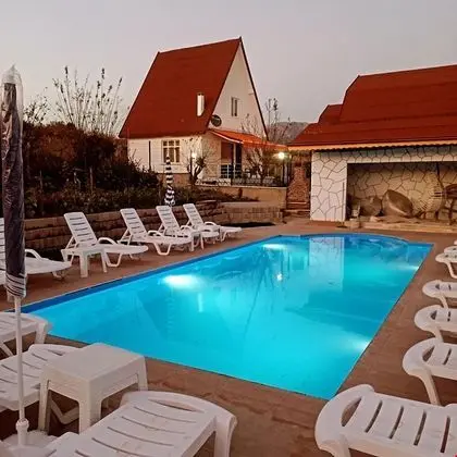 Gözde White House - Genel