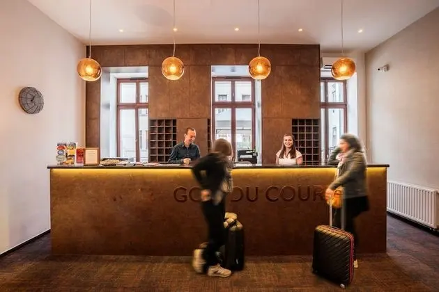 HOTEL GOZSDU COURT