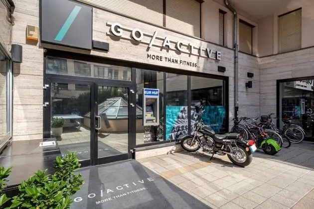 HOTEL GOZSDU COURT