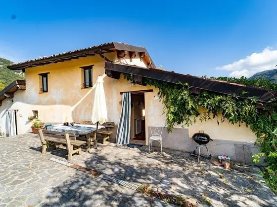 Graceful Cottage in Vergemoli With Private Fenced Garden