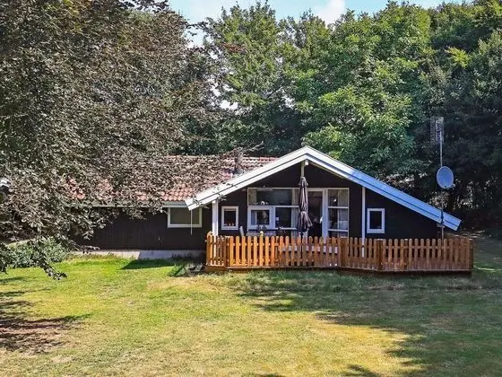 Graceful Holiday Home in Humble near Sea