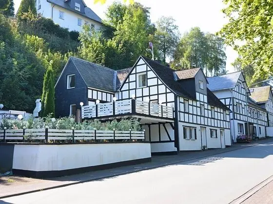 Graceful Holiday Home near Ski Area in Schmallenberg - Dış Mekan