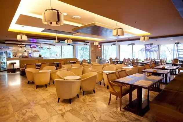Graceland Bangkok by Grace Hotel