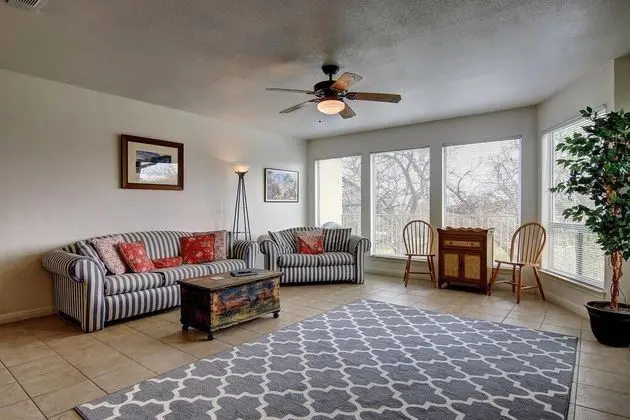 Gracelanda WW C302 in New Braunfels - Oda