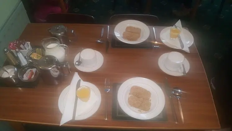 Gracelands Guest House - Kahvaltı