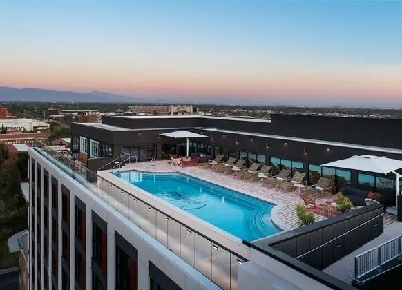 Graduate Tucson - Havuz