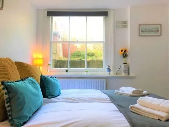 Grafton Seaside Apartment With Parking