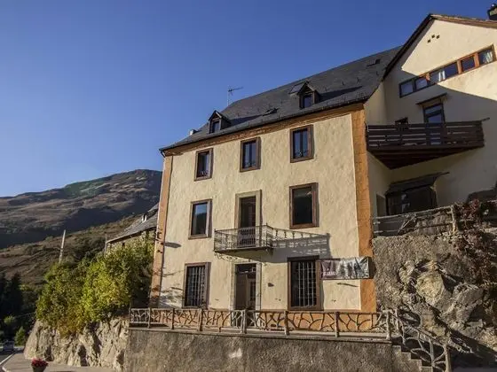 Gran casa histórica PyrenHab - Dış Mekan