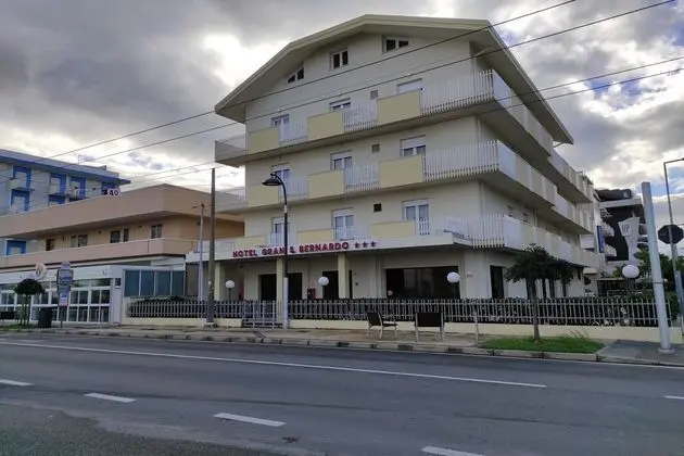 Hotel Gran San Bernardo - Dış Mekan