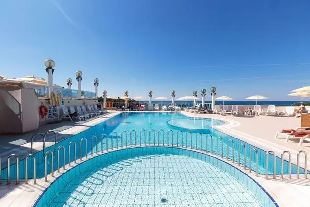 Hotel Gran Vista Plava Laguna - Havuz