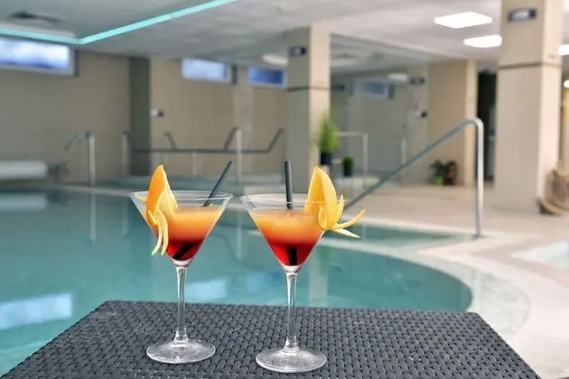 Granada Konferencia Wellness Sport Hotel - Havuz