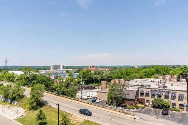 Grand 2Br Dundurn Loft Rooftop Terrace With Sunbeds Parking Gym