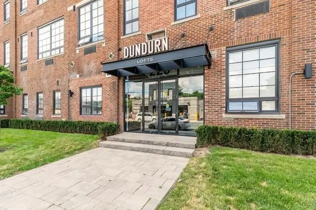 Grand 2Br Dundurn Loft Rooftop Terrace With Sunbeds Parking Gym - Oda