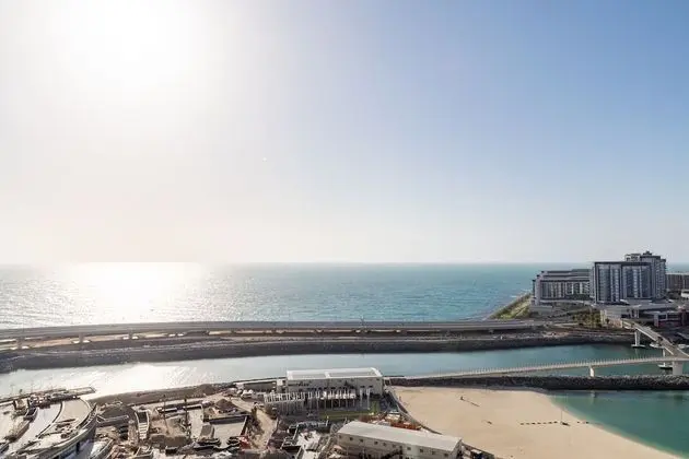 Grand 2BR w/ a Full Sea View & Direct Beach Access